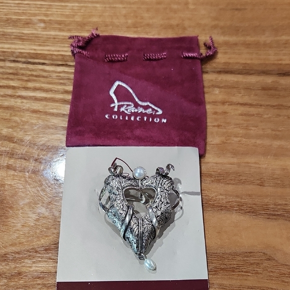 Elegant Silver Brooch with Unique Design by Raine Just The Right Shoe - Picture 1 of 2
